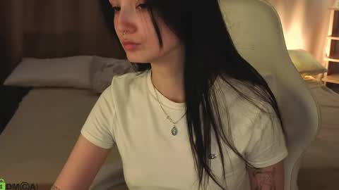 Annie online show from 04.21.26