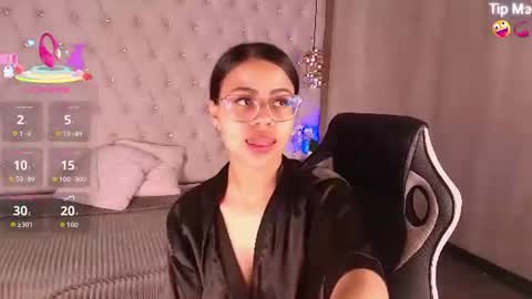 Snapshot of susan_voltaire chatting on 06.18.26 susan_voltaire online show from 06.18.26
