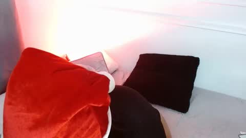 Snapshot of susana_hank chatting on 12.23.24 susana online show from 12.23.24