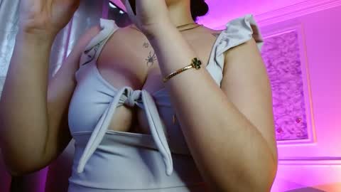 Snapshot of susana_hank chatting on 02.21.25 susana online show from 02.21.25