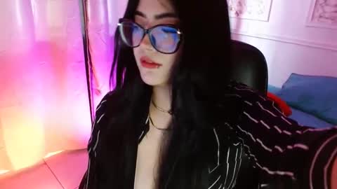 Snapshot of susana_hank chatting on 02.21.25 susana online show from 02.21.25