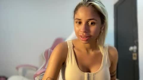 Snapshot of susandolls_ chatting on 11.18.25 susan online show from 11.18.25