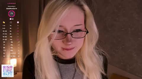 Snapshot of susannkesley chatting on 12.14.25 Eva online show from 12.14.25