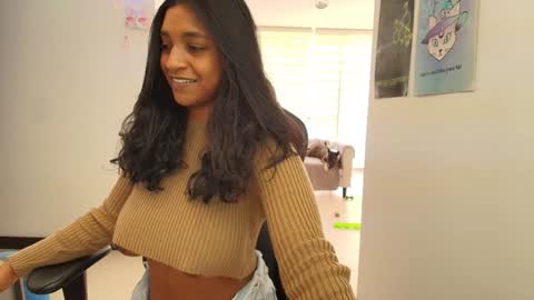 Snapshot of susanrhodes chatting on 02.07.25 Andrea - Migue online show from 02.07.25