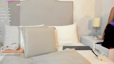 susanthomass online show from 11.19.25