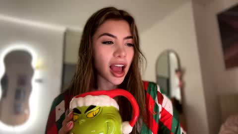 Snapshot of sussanf_ chatting on 12.23.24 Susy online show from 12.23.24