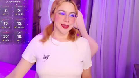 Snapshot of sussiestrawberry chatting on 12.15.25 Sussie online show from 12.15.25