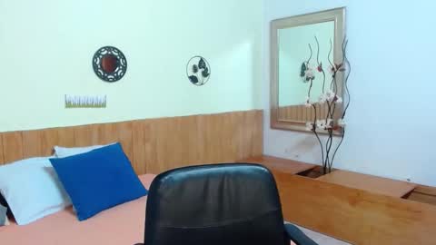 Snapshot of suxxxy_ chatting on 11.12.25 Suxxxy online show from 11.12.25