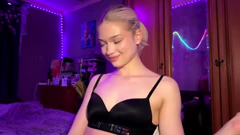 Snapshot of suzannabarmes chatting on 05.16.26 Stacy online show from 05.16.26