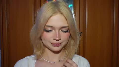 Snapshot of suzannabarmes chatting on 06.20.26 Stacy online show from 06.20.26