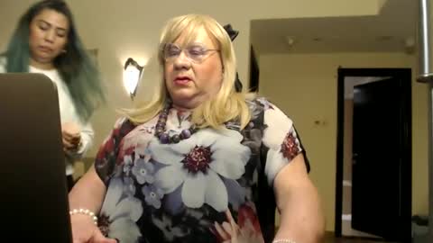 Snapshot of suzannebanci chatting on 02.28.25 My name is Sissy or more fully Suzanna Aprilia Maria Mariquita Catarina Chinita Banci. Soy una puta - que chimba ladybug online show from 02.28.25