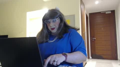 My name is Sissy or more fully Suzanna Aprilia Maria Mariquita Catarina Chinita Banci. Soy una puta - que chimba ladybug online show from 04.17.26