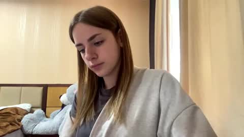Snapshot of suzannetigerino chatting on 06.14.26 Emila online show from 06.14.26