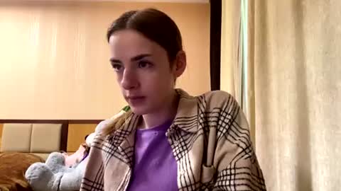 Snapshot of suzannetigerino chatting on 06.18.26 Emila online show from 06.18.26