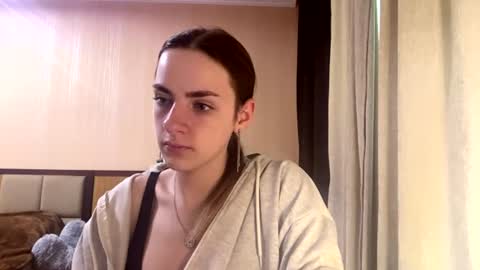 Snapshot of suzannetigerino chatting on 06.29.26 Emila online show from 06.29.26
