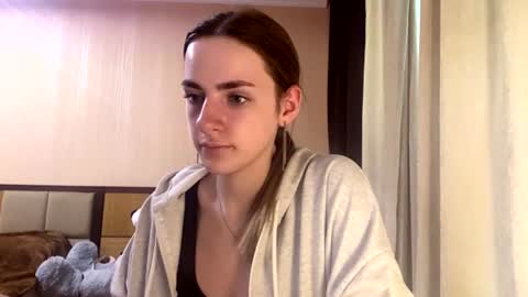 Snapshot of suzannetigerino chatting on 06.29.26 Emila online show from 06.29.26