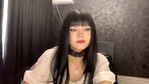 Snapshot of suziebanach chatting on 04.20.26 EmilySuonn online show from 04.20.26
