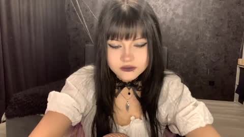 Snapshot of suziebanach chatting on 04.30.26 EmilySuonn online show from 04.30.26