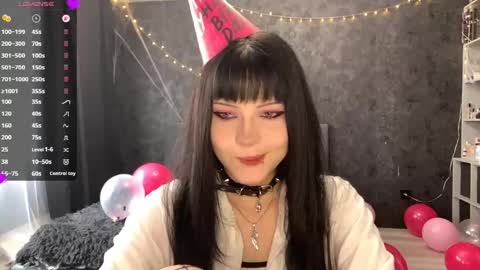 Snapshot of suziebanach chatting on 05.16.26 EmilySuonn online show from 05.16.26