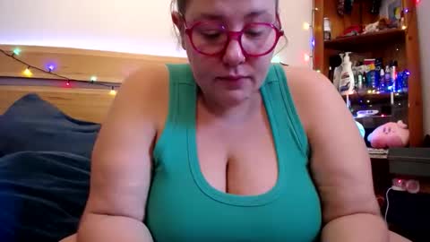 Snapshot of suziestardust chatting on 02.17.26 suzie stardust online show from 02.17.26