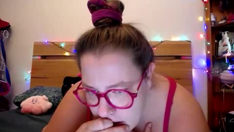 Snapshot of suziestardust chatting on 02.21.26 suzie stardust online show from 02.21.26