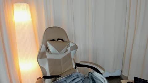 suzu_wolf online show from 10.16.25