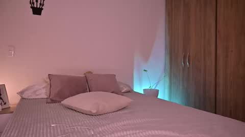 Snapshot of sw_sofi chatting on 09.18.25 Sofis schedule 10pm until 4am GMT-5 online show from 09.18.25