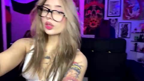 Snapshot of sweeetbabyy22 chatting on 12.16.25 Valeria online show from 12.16.25