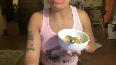 Snapshot of sweeetg1rl chatting on 01.16.26 june online show from 01.16.26