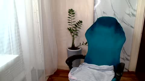 Snapshot of sweet__mooon chatting on 12.14.24 sweet__mooon online show from 12.14.24