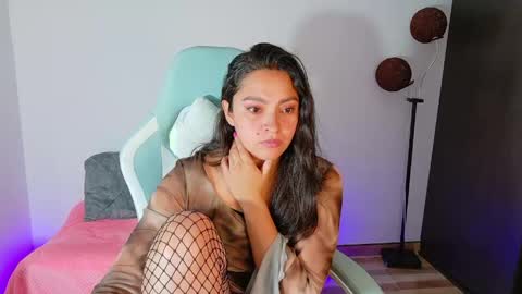 Snapshot of sweet_ahiana chatting on 05.28.26 ahinara online show from 05.28.26