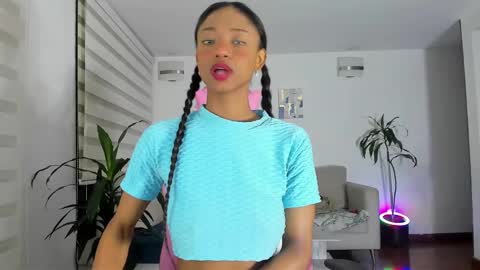 sweet_brunette88 online show from 01.06.25