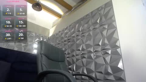 Snapshot of sweet_canelaa73 chatting on 11.14.25 canelaa online show from 11.14.25