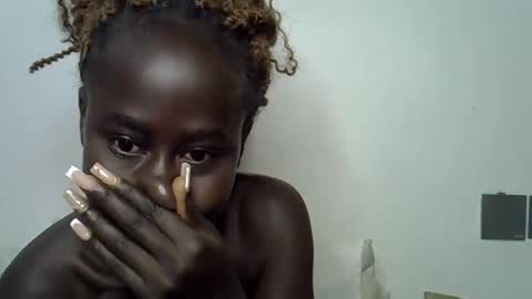 sweet_diva19 online show from 11.26.25