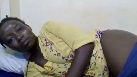 Snapshot of sweet_elena24 chatting on 04.26.26 shillah online show from 04.26.26
