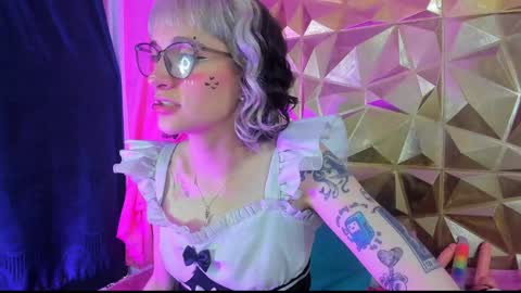  emmili  online show from 01.10.25