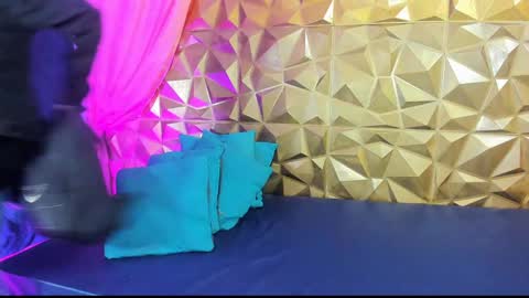  emmili  online show from 01.17.25