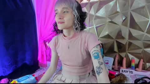  emmili  online show from 01.18.25