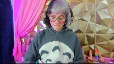  emmili  online show from 01.20.25