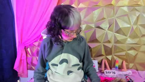  emmili  online show from 02.02.25