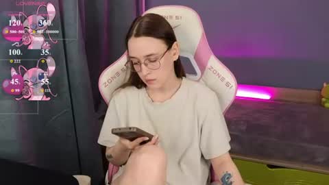 Snapshot of sweet_frosty chatting on 06.29.26 Alice online show from 06.29.26