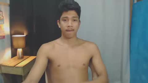 Snapshot of sweet_guyxx chatting on 01.05.25 sweet_guyxx online show from 01.05.25
