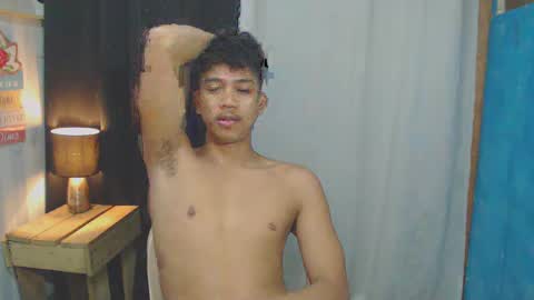Snapshot of sweet_guyxx chatting on 01.21.25 sweet_guyxx online show from 01.21.25