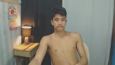 Snapshot of sweet_guyxx chatting on 02.10.25 sweet_guyxx online show from 02.10.25