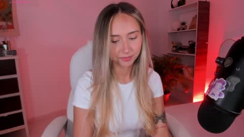 Snapshot of sweet_kalisa chatting on 01.27.25 Call me Kali  online show from 01.27.25