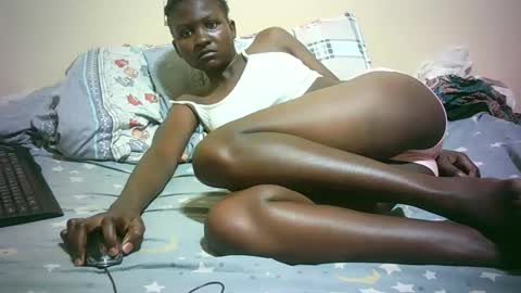 Snapshot of sweet_katrina2 chatting on 03.11.25 millarn online show from 03.11.25