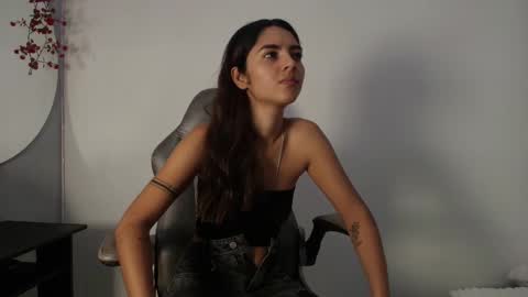 Snapshot of sweet_little_angel_ chatting on 10.02.25 Amy online show from 10.02.25