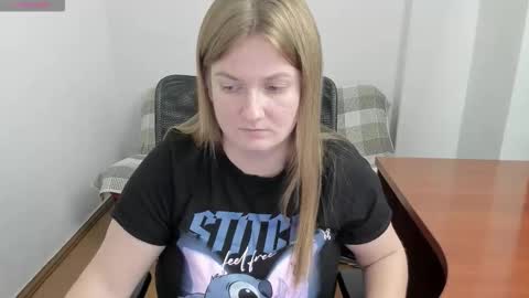 Snapshot of sweet_melody_of_ur_heart chatting on 10.04.25 Mila online show from 10.04.25