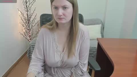 Snapshot of sweet_melody_of_ur_heart chatting on 12.13.25 Mila online show from 12.13.25