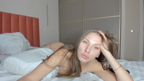 Snapshot of sweet_miss381 chatting on 12.29.24 Sofi online show from 12.29.24